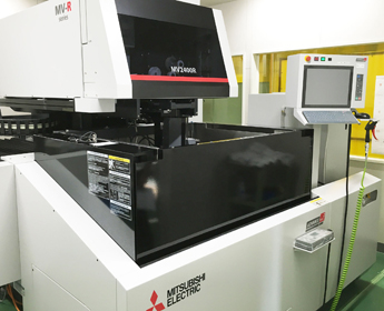 ワイヤー放電加工機