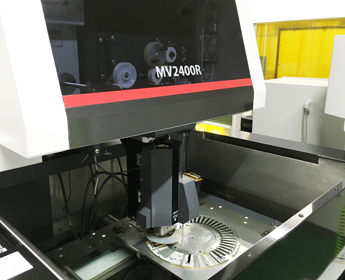 ワイヤー放電加工機